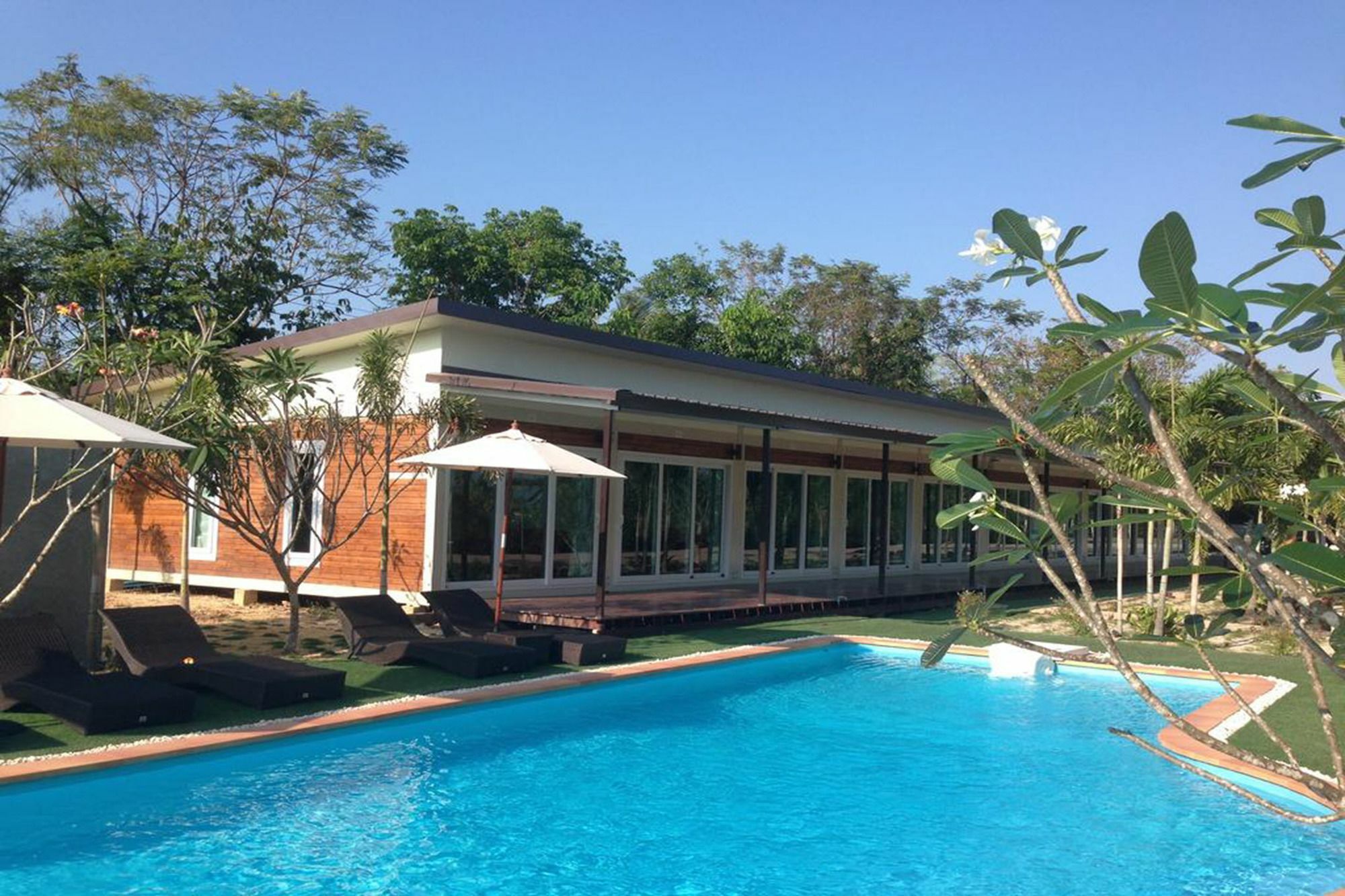 Check In And Chill Out Hotel Ban Laem Sok ภายนอก รูปภาพ