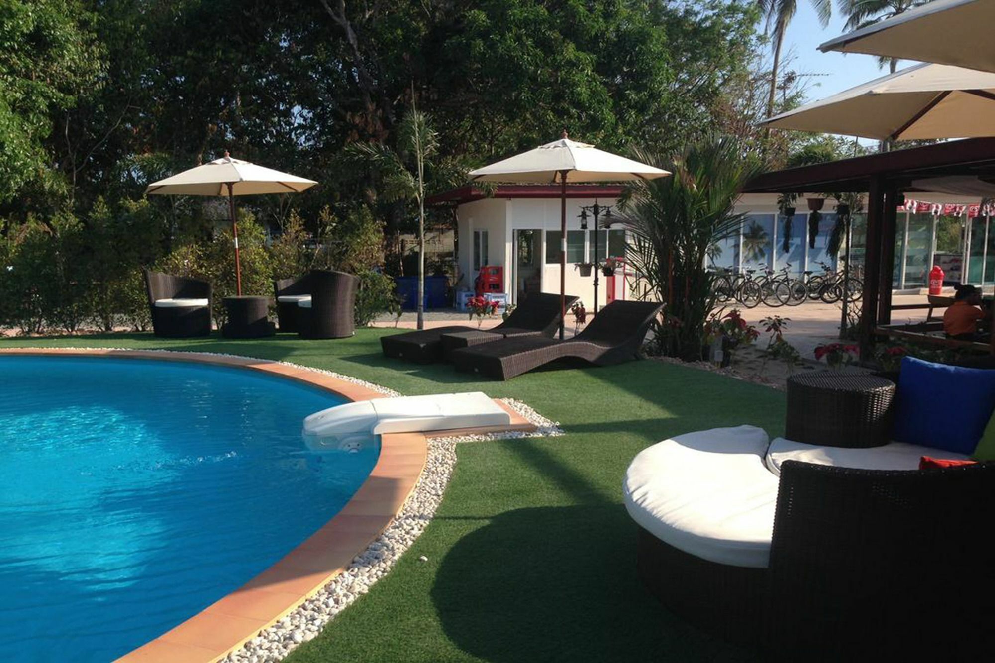 Check In And Chill Out Hotel Ban Laem Sok ภายนอก รูปภาพ